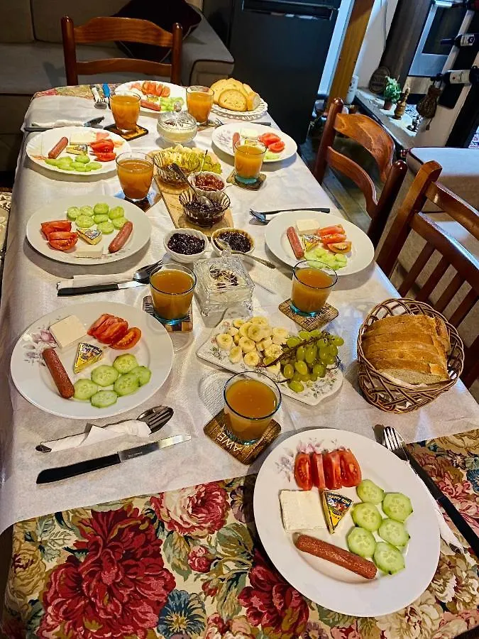 בראט Restaurant & Guest House Semani לינה וארוחת בוקר