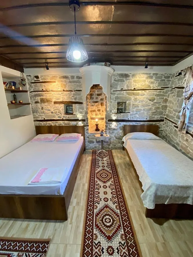 לינה וארוחת בוקר בראט Restaurant & Guest House Semani