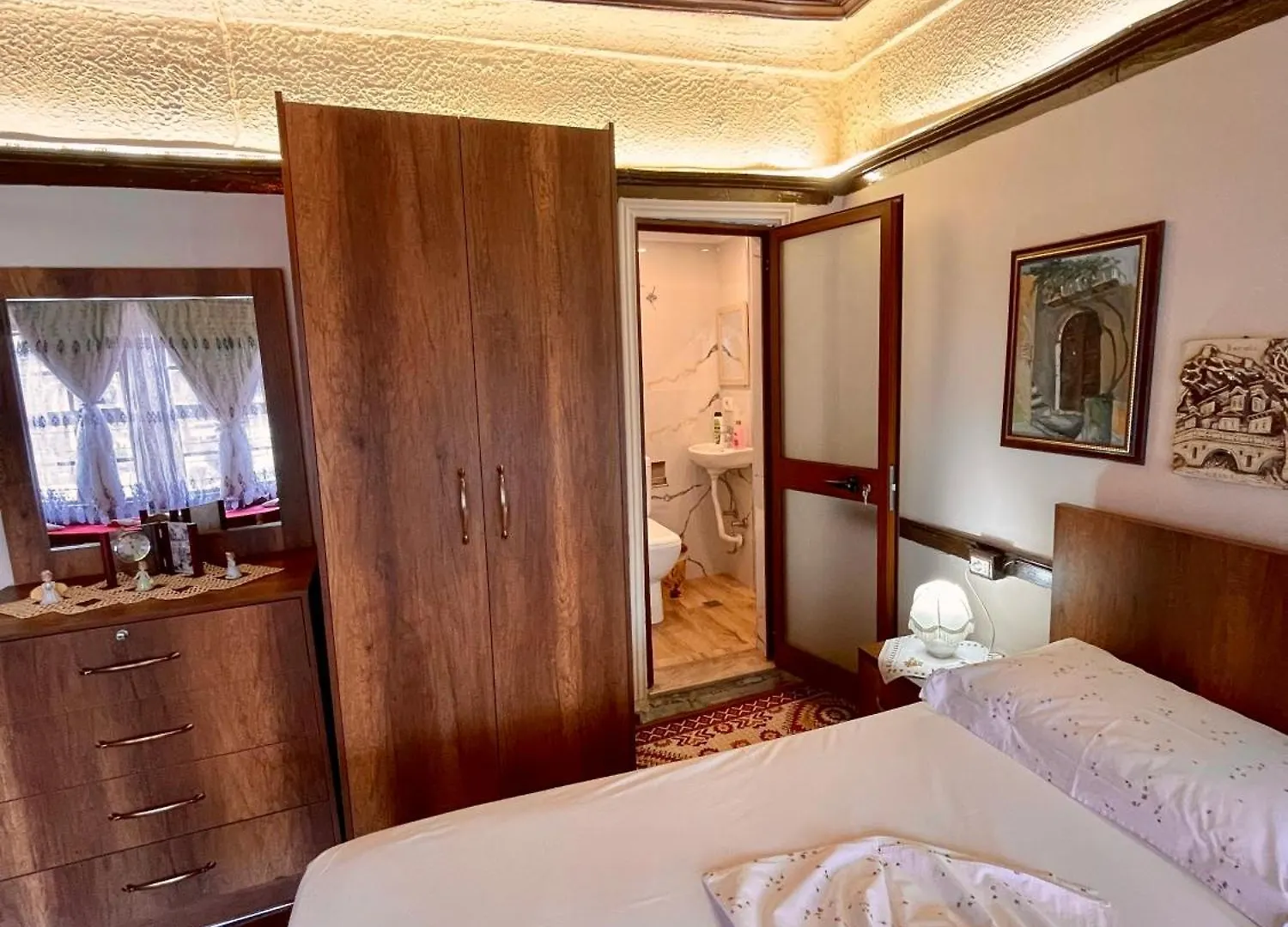 בראט Restaurant & Guest House Semani אלבניה