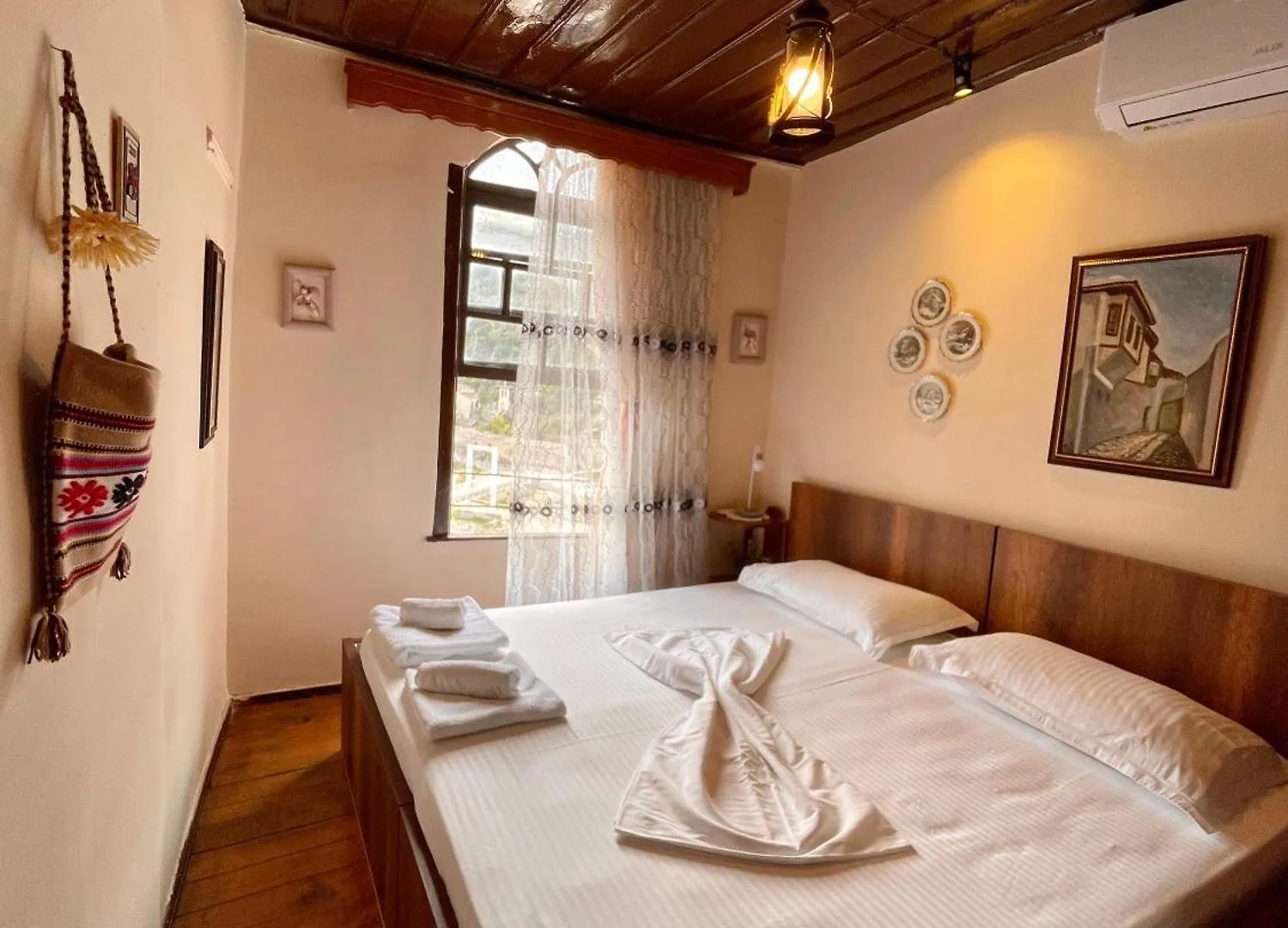 בראט Restaurant & Guest House Semani 0*,