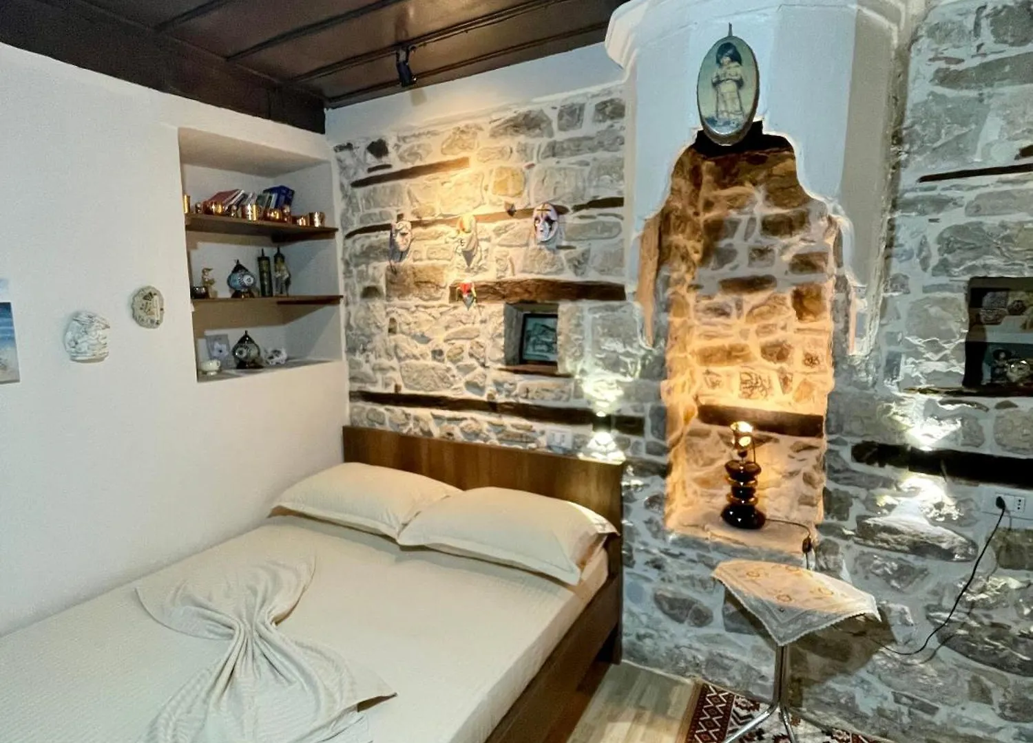 לינה וארוחת בוקר בראט Restaurant & Guest House Semani