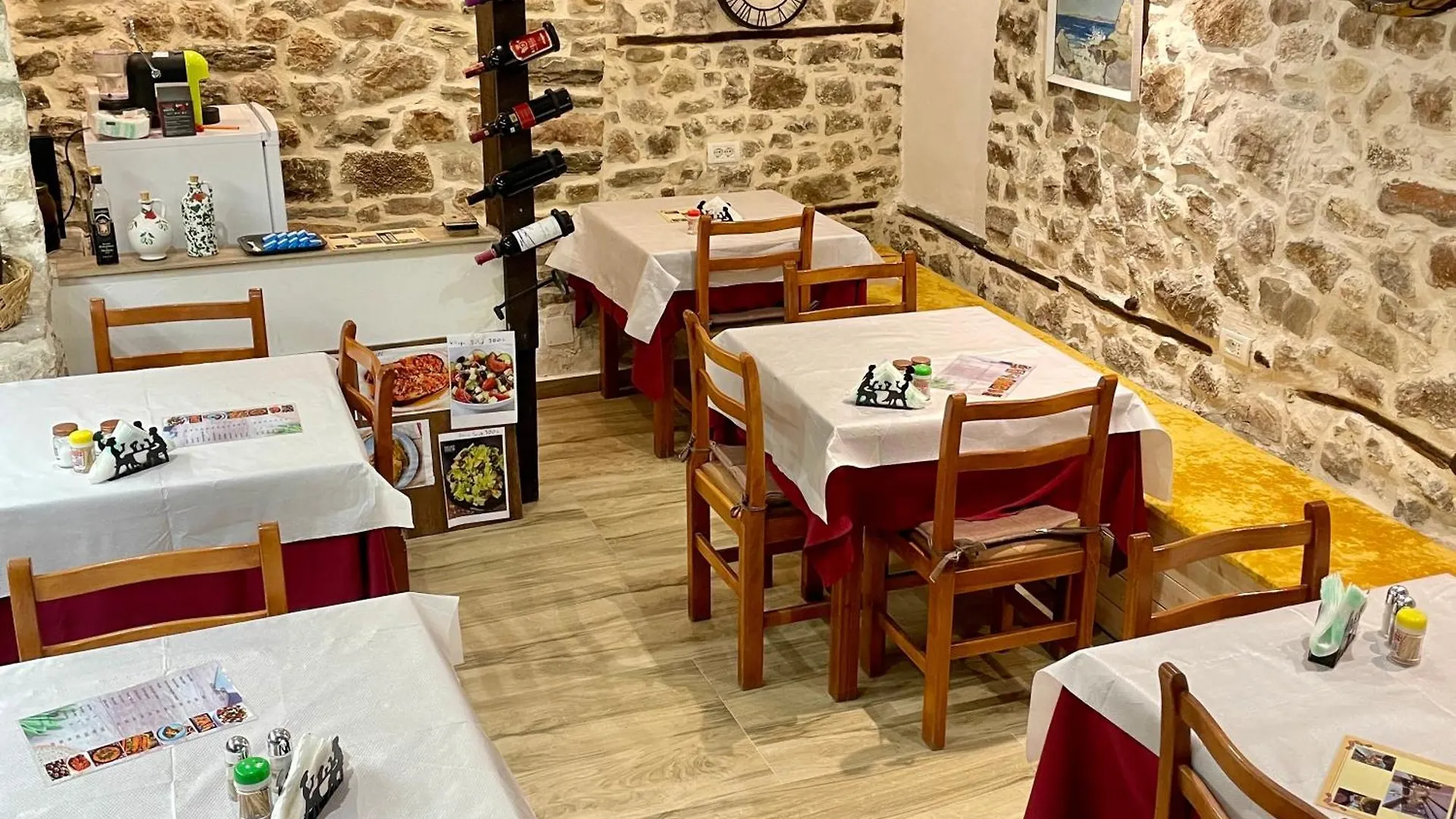 לינה וארוחת בוקר בראט Restaurant & Guest House Semani